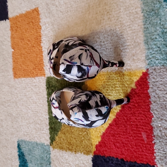 Beautiful Multi-Colored Floral Peep-Toe Heels from UNISA Size 6M - Picture 3 of 3